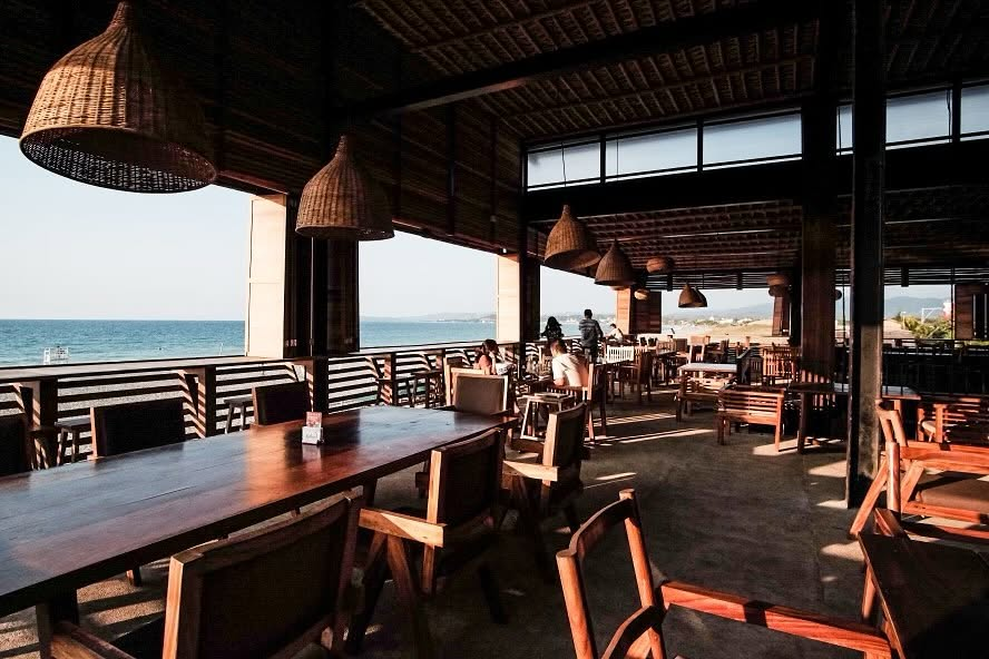 Kabsat La Union beachfront dining with ocean view